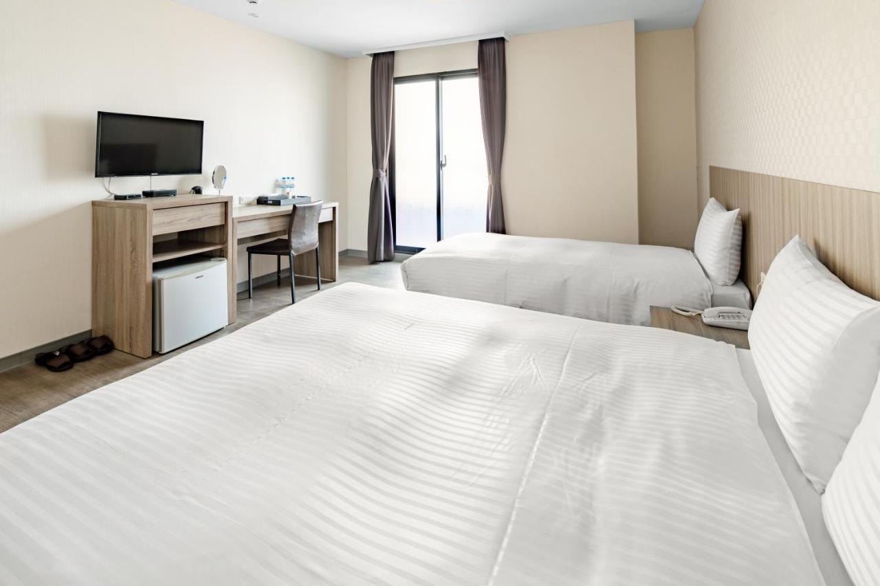 Hotel Brown - Chihkan Branch Tainan Esterno foto