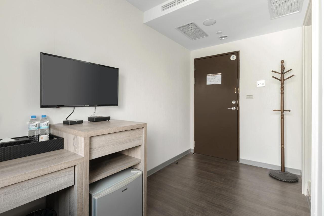 Hotel Brown - Chihkan Branch Tainan Esterno foto